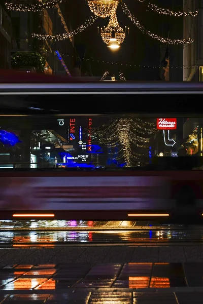 Stockholm Zweden Een Bus Kruist Drottninggatan Vroege Ochtend Met Kerstmis — Stockfoto