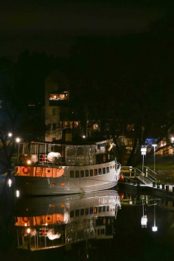 Stockholm, İsveç Bir yolcu feribotu gece Ekero 'ya yanaştı.