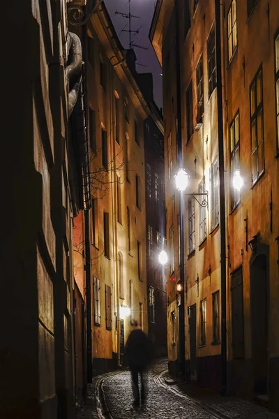 Estocolmo Suecia Hombre Camina Casco Antiguo Gamla Stan — Foto de Stock