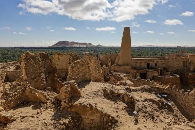 Siwa Oasis, Mısır Kahin Tapınağı, Büyük İskender 'in taç giyme töreni yeri.