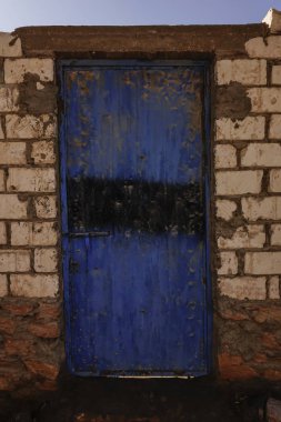 Siwa Oasis, Mısır Mavi bir kapı.