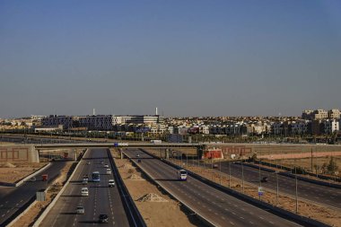 Kahire, Mısır Şehrin girişinde bir otoyol.
