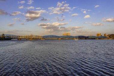 Kahire, Mısır, Nil nehri üzerindeki Imbaba Köprüsü.