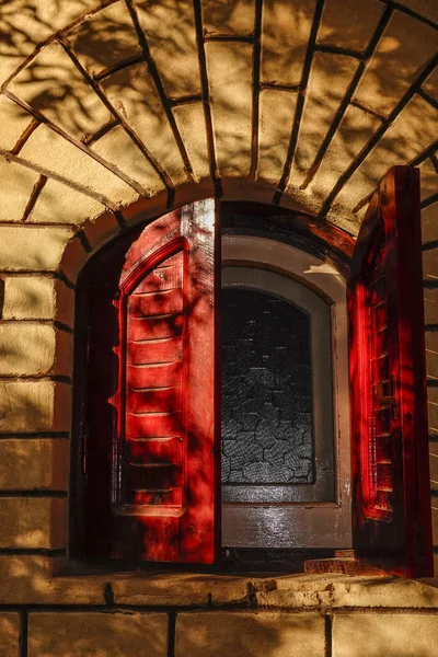 Oasis Siwa Egipto Una Pequeña Ventana Persianas Rojas Una Casa — Foto de Stock