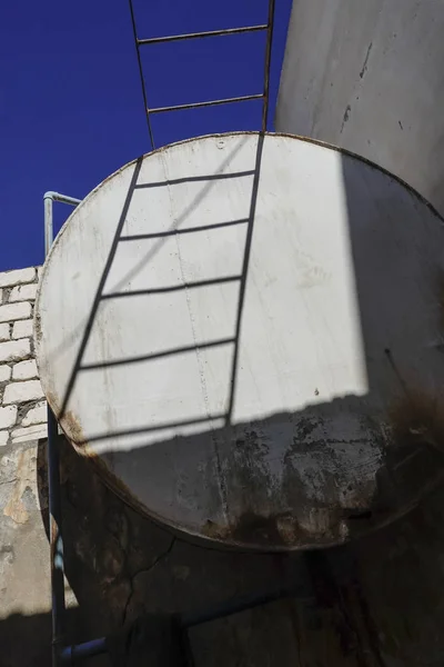 Oasis Siwa Egipto Una Cisterna Una Escalera Sombra Una Gasolinera — Foto de Stock