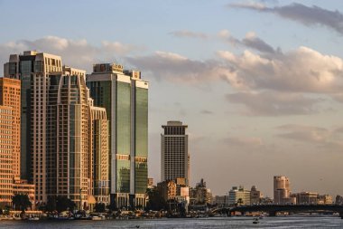 Kahire, Mısır, günbatımında Skyline ve Nil nehri..