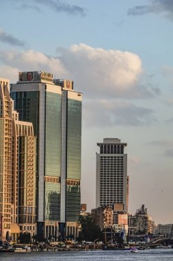 Kahire, Mısır, günbatımında Skyline ve Nil nehri..