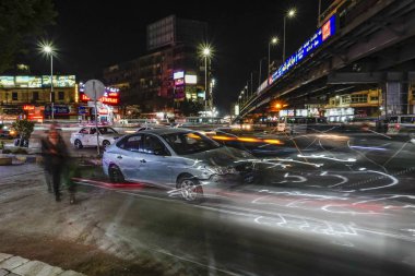 Kahire, Mısır, Dokki mahallesinde yoğun bir kavşak..
