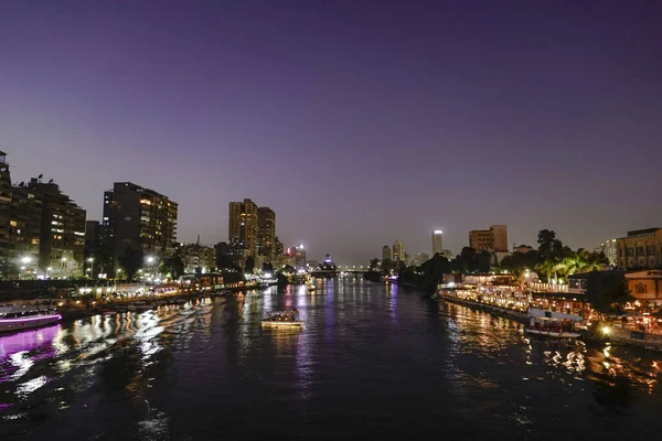 カイロ エジプトのダウンタウンカイロとナイル川の夜 — ストック写真