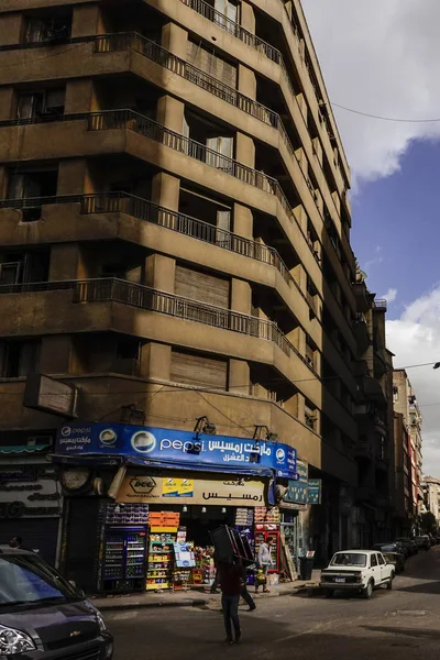 Cairo Egipto Una Pequeña Tienda Concesión Iluminada Por Luz Tarde —  Fotos de Stock