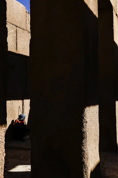 Cairo Egypt Streetsweeper Relaxing Grounds Pyramids Giza Valley Temple Khafre — Stock Photo, Image