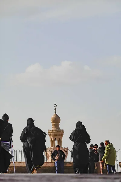 Κάιρο Αίγυπτος Τουρίστες Που Περπατούν Στα Εδάφη Του Τζαμιού Muhammed — Φωτογραφία Αρχείου