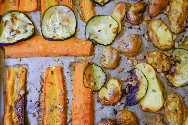 Stockholm Zweden Gegrilde Aardappelen Wortelen Courgettes Met Zout Olie Zonnebloempitten — Stockfoto