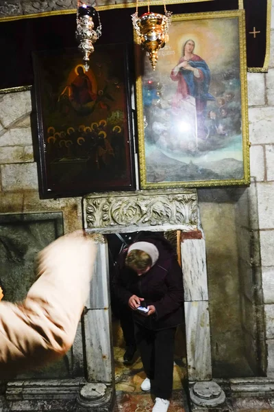 Jerusalem Israel Anbeter Grab Der Jungfrau Religiöse Artefakte Füllen Dieses — Stockfoto