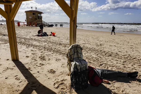 Tel Aviv Israel Una Persona Acostada Playa —  Fotos de Stock