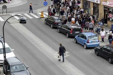 Stockholm, İsveç Aspudden. Yılda bir kez binlerce ziyaretçiyle iki kilometre uzunluğunda bit pazarı..