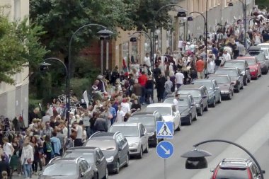 Stockholm, İsveç Aspudden. Yılda bir kez binlerce ziyaretçiyle iki kilometre uzunluğunda bit pazarı..