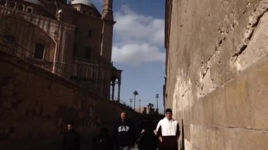 Kahire, Mısır Turistleri Muhammed Ali Camii 'ni ziyaret ediyor.