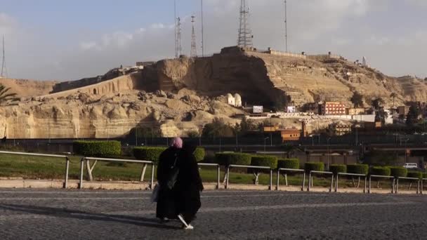 Cairo Egito Visitantes Mesquita Muhammed Ali Caminham Estacionamento — Vídeo de Stock