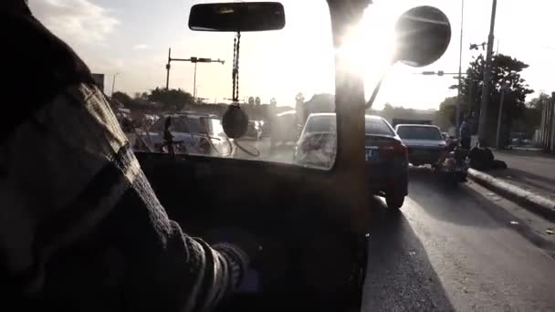 카이로 이집트 거리에 예인선 안에서 바라본 — 비디오