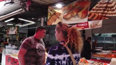 Tel Aviv, İsrail Carmel pazarında bir yürüyüş