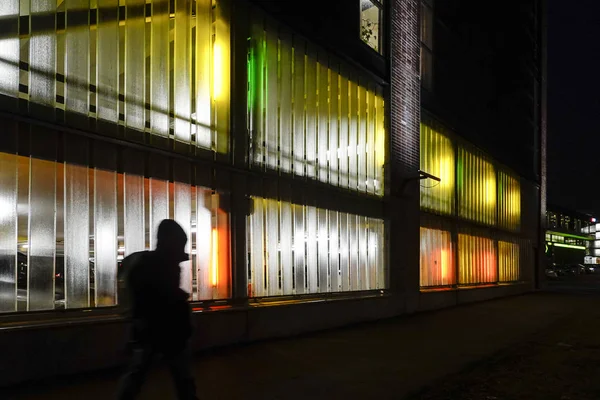 Estocolmo Suécia Pedestres Noite Estacionamento Shopping Center Sickla — Fotografia de Stock