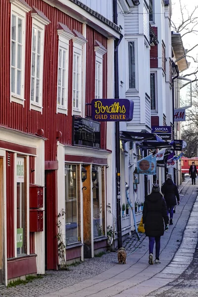 Norrtalje Sverige Folk Går Huvudgatan Eller Posthusgatan — Stockfoto