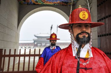 SEOUL GÜNEY KORE Bekçi Gyeong Bok Gung Sarayı Değişikliği.