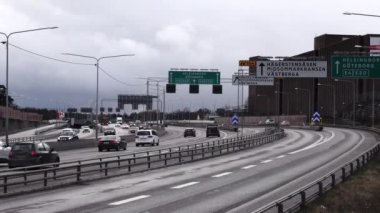 Stockholm, İsveç trafiği şehrin güneyindeki E4 otoyolunda.