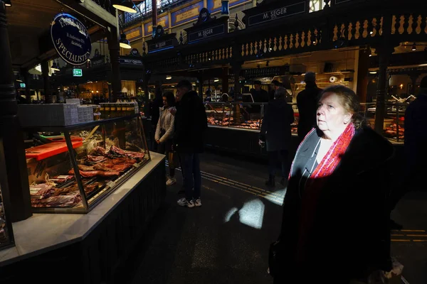 Estocolmo Suecia Marzo 2020 Interior Del Recientemente Renovado Mercado Alimentos —  Fotos de Stock