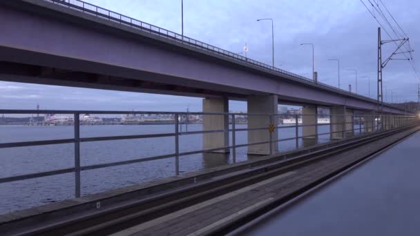 Stockholm Suède Tramway Passe Sur Pont Lidingo — Video