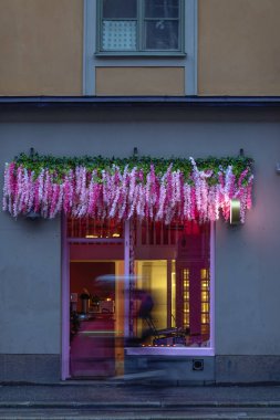 Stockholm, İsveç 11 Mart 2020 Vasastan 'da Sankt Eriksgatan' da pembe bir kafenin cephesi.