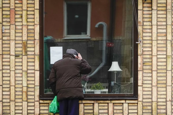 Stockholm Sveç Aspudden Mahallesi Nde Kıdemli Bir Adam Kapalı Bir — Stok fotoğraf