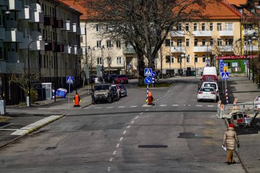 Stockholm, İsveç Stora Essingen banliyösündeki ana cadde ya da Essiningen