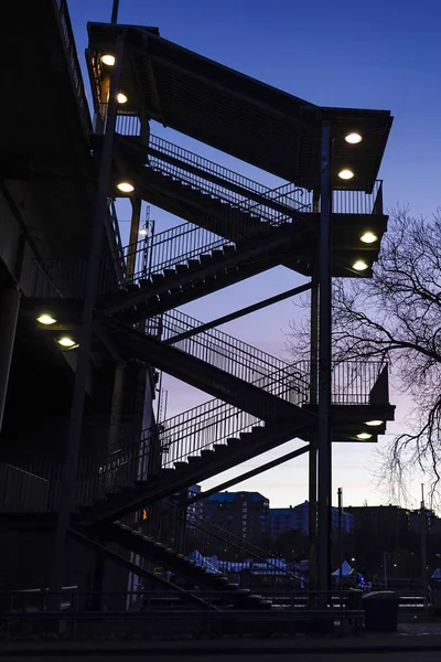Stockholm Svédország Lépcsők Sziluettben Liljeholmen Híd Alatt — Stock Fotó