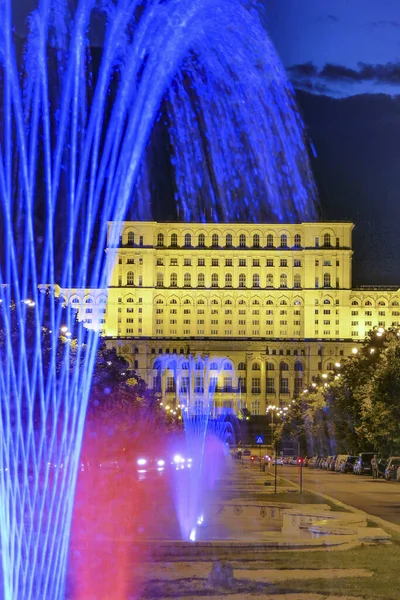 Bucharest Romania Bulvarı Unirii Renkli Çeşmeler Parlamento Sarayı — Stok fotoğraf