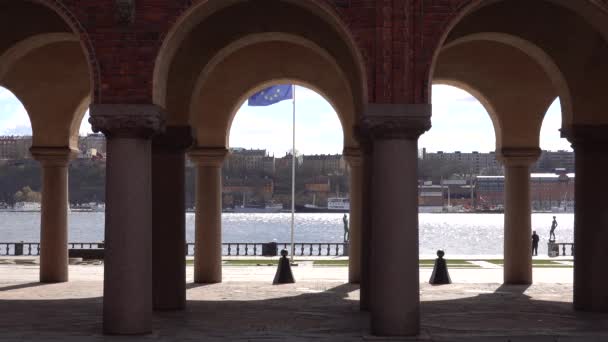 スウェーデン ストックホルム2020年4月16日コヴィト19号の発生時に観光客がいない市庁舎 — ストック動画