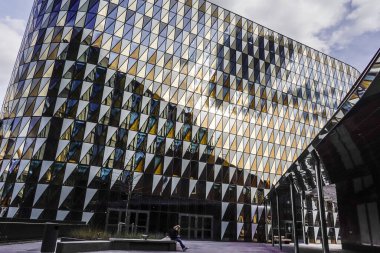Stockholm, İsveç Yeni Karolinska Hastanesi ve modern Aula Medica binası.