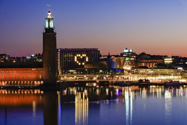 Sztokholm Szwecja Ratusz Wczesnych Godzinach Porannych Oświetlony Sercem — Zdjęcie stockowe