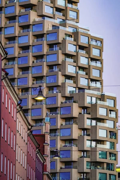 Sztokholm Szwecja Nowo Wybudowany Budynek Norra Tornen Kontrastujący Otoczeniem — Zdjęcie stockowe
