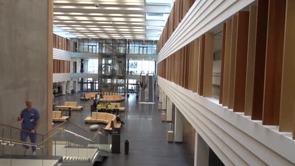 Stockholm Sveç Nisan 2020 Yeni Karolinska Hastanesi Nin Atriyumu — Stok video