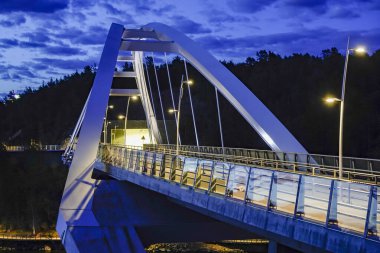 Stockholm, İsveç Kvarnholmen 'deki Svindersviksbron köprüsü.