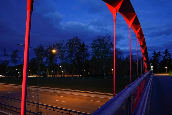 Στοκχόλμη Σουηδία Μια Γέφυρα Πεζών Κόκκινου Χρώματος Πάνω Από Τον — Φωτογραφία Αρχείου