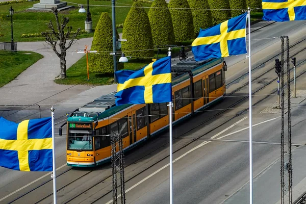 Norrkoping Suecia Banderas Suecas Ondeando Sobre Puente Drottninggatan Centro Ciudad — Foto de Stock