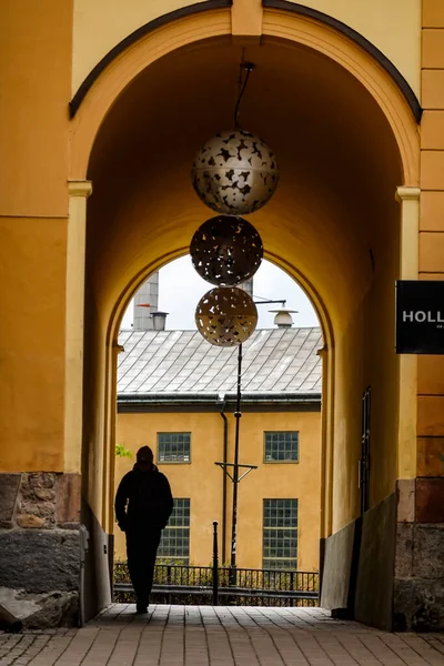 Norrkoping Sveçli Yayalar Şehrin Eski Ikonik Değirmen Sanayi Bölgesinde Jarnbrogatan — Stok fotoğraf