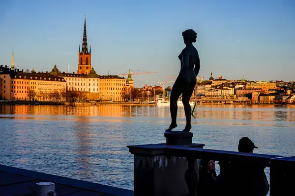 ストックホルム スウェーデンの夕日とリダーホルメンや旧市街やガムラ スタンへの眺め — ストック写真