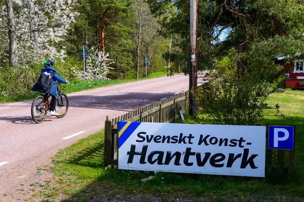 Vastervik Suède Panneau Suédois Pour Artisanat Suédois Garçon Faisant Vélo — Photo