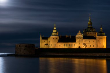 Kalmar, İsveç Gece ve ay ışığında Kalmar Kalesi.