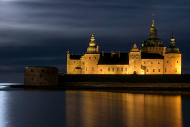 Kalmar, İsveç Gece ve ay ışığında Kalmar Kalesi.