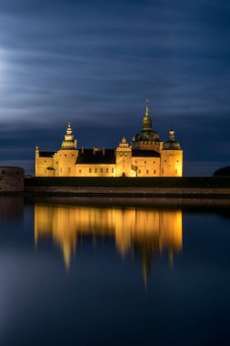 Kalmar, İsveç Gece ve ay ışığında Kalmar Kalesi.